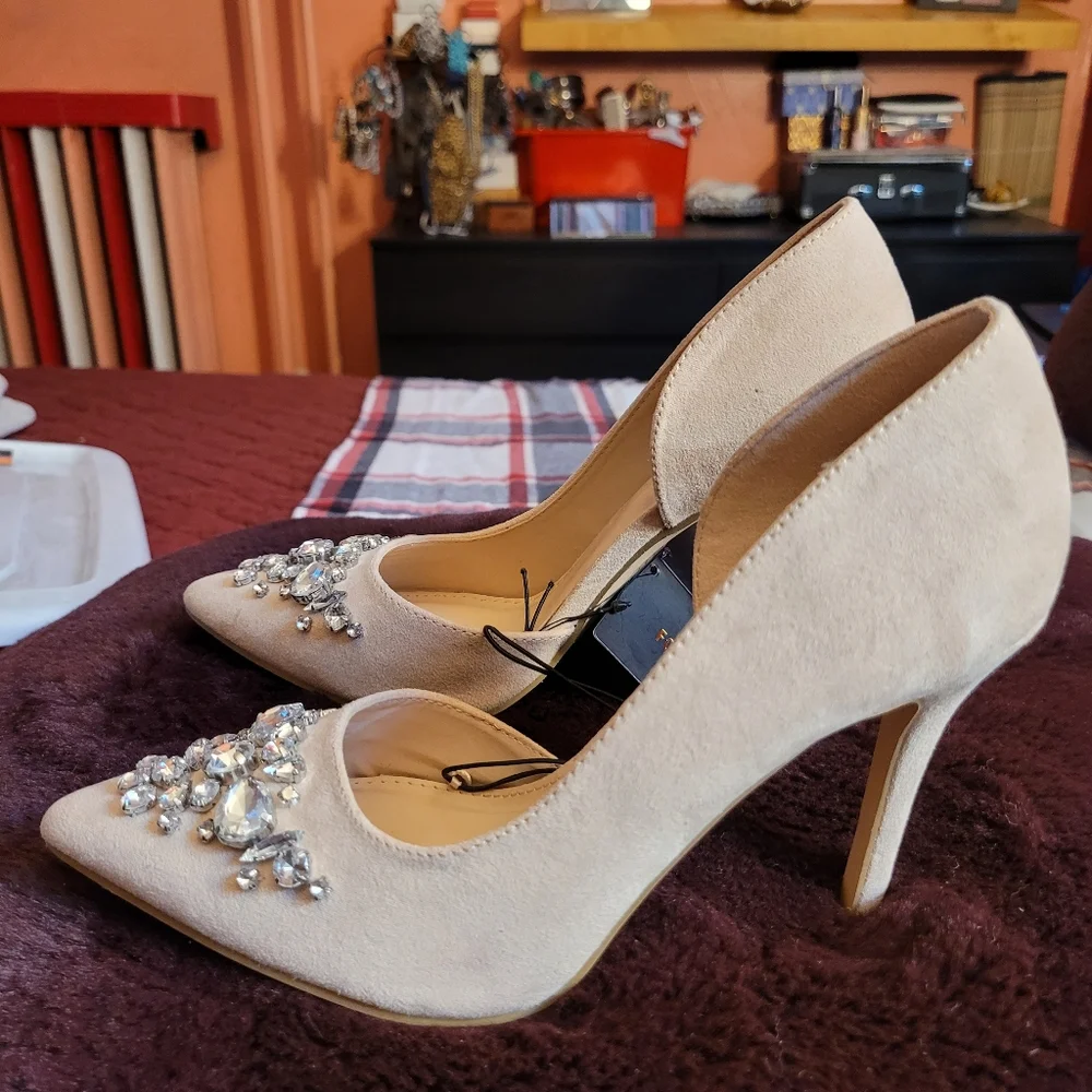 Pumps - Picture 4 of 4